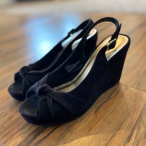 Seychelles black bow wedges, never worn outside!